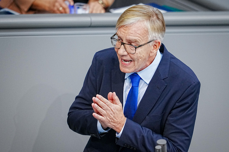 Linksfraktionschef Dietmar Bartsch (64) sprach im Bundestag von einer "Altersarmutswelle" in Sachsen-Anhalt.
