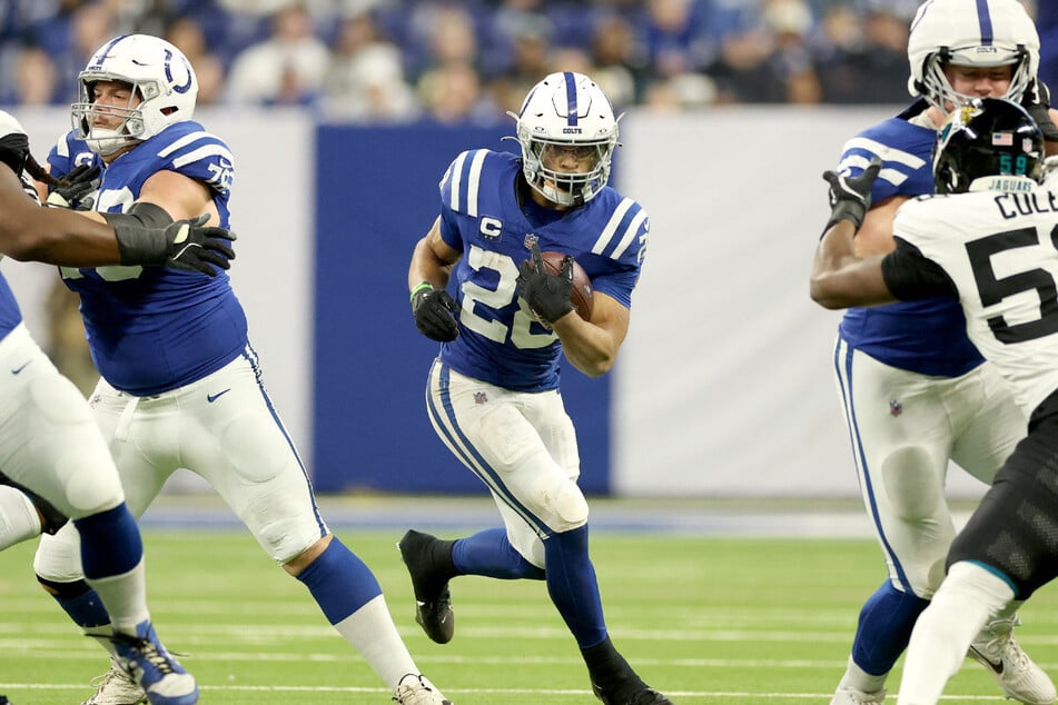 Mit den Indianapolis Colts (blau) kommt ein Wiederholungstäter nach Berlin. Vor zwei Jahren spielten sie bereits in Frankfurt bei den "International Games" der NFL.