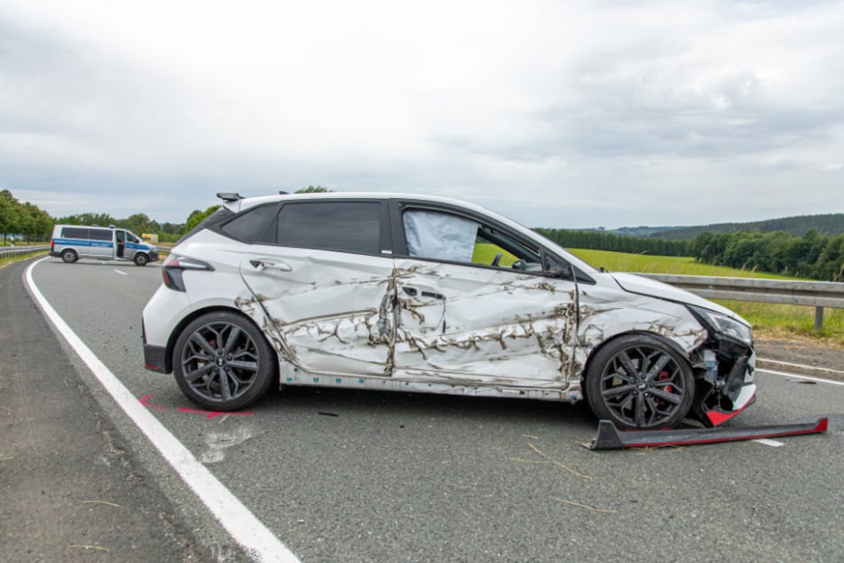 Der Hyundai wurde stark beschädigt. Die entstandene Schadenshöhe ist derzeit noch nicht bekannt.