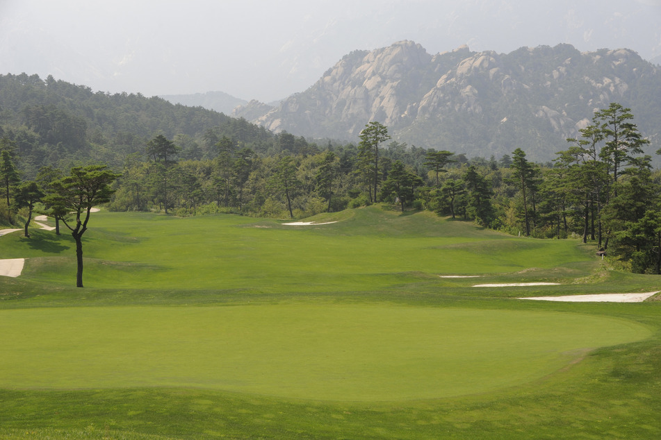 North Korea is inviting "foreign amateurs" to compete in a golf tournament, suggesting the country might be opening up after years of a Covid-19 blockade.