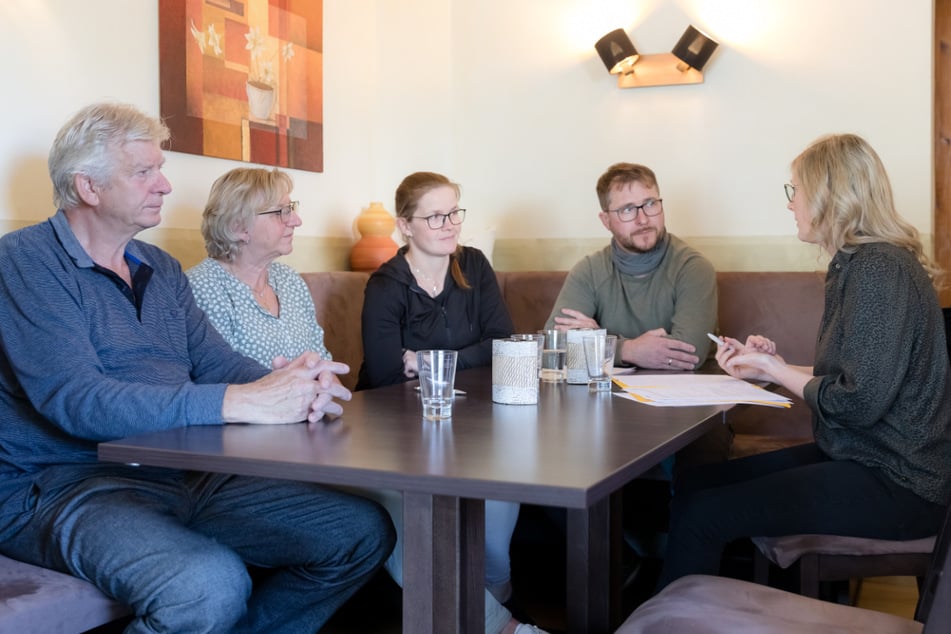 Familie Kahsnitz und Familie Liebig haben sich gesucht und gefunden – die Nachfolge für das Café und Restaurant Flora ist gesichert.