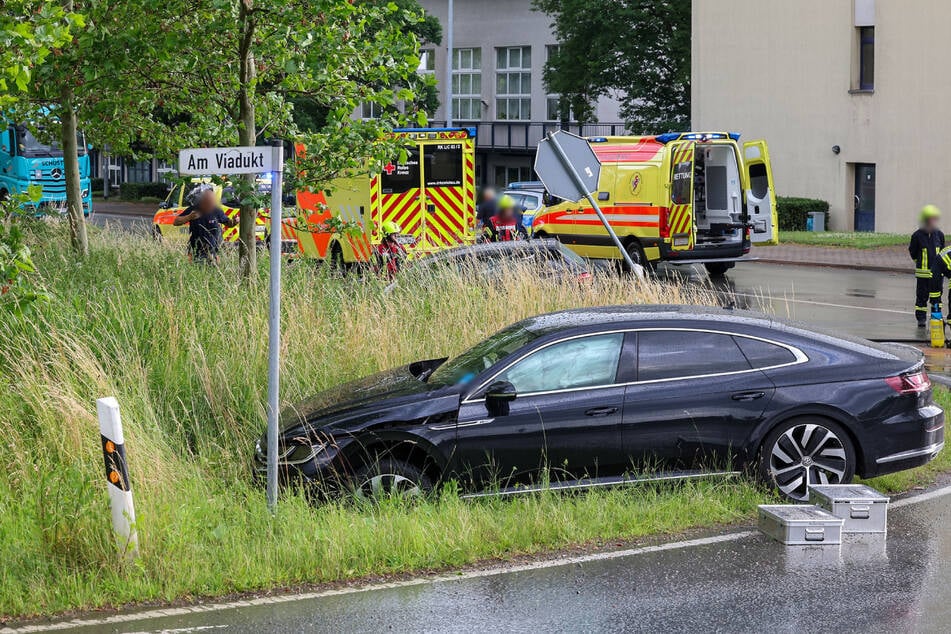 Bei dem Crash entstand Sachschaden in Höhe von circa 30.200 Euro.