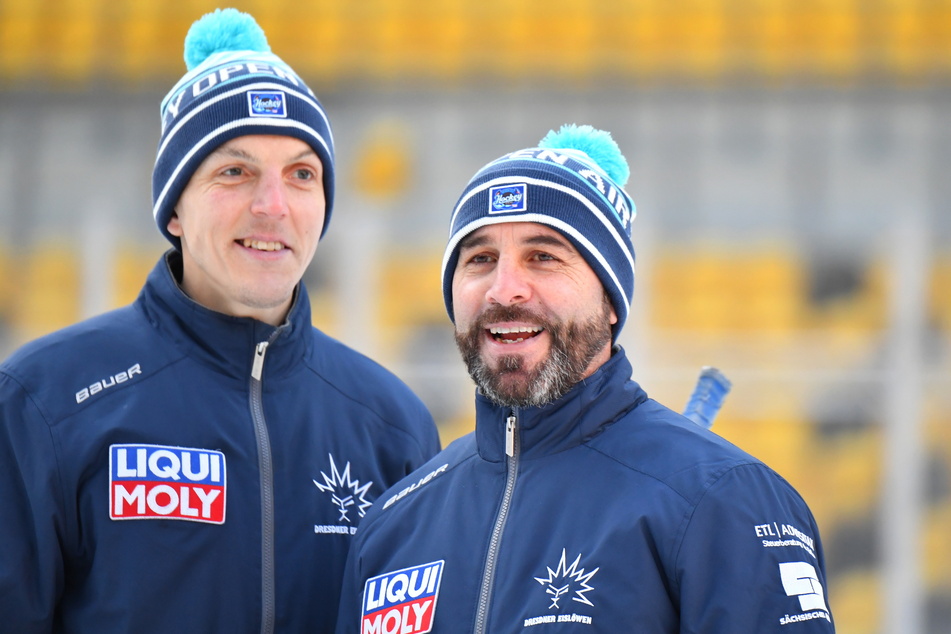 Zusammen mit Coach Rico Rossi (58, r.) gewann Petteri Kilpivaara (38) das zweite Winterderby mit den Eislöwen.