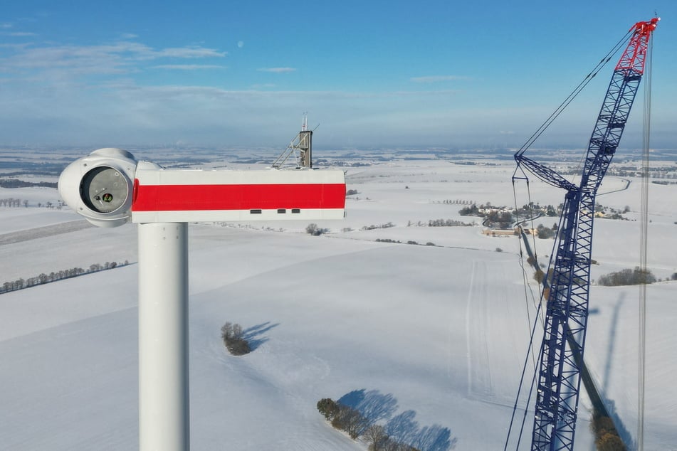 Kurz vor dem Start: Das 250 Meter hohe Windrad in Oberwiera wurde bis November 2023 montiert.