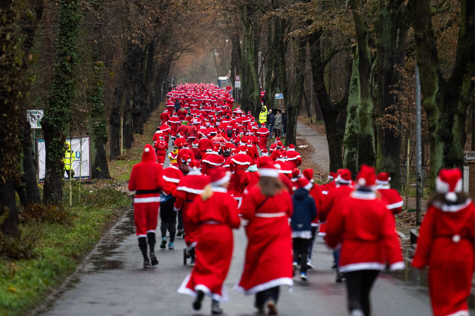 Bereits zum fünfzehnten Mal trafen sich kostümierte Läufer am 2. Advent zum Lauf in der brandenburgischen Gemeinde.