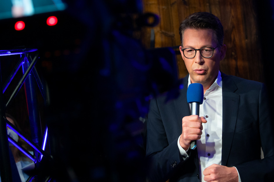 Markus Blume (46), Generalsekretär der CSU, nimmt in der Parteizentrale an der Wahlparty der CSU teil.