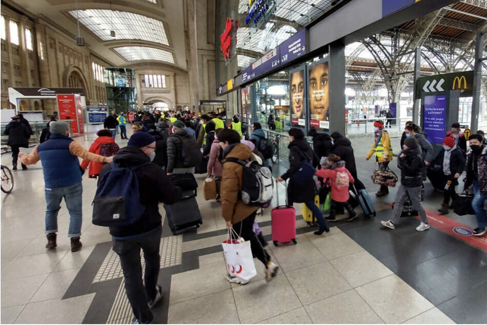 Noch im Frühjahr sind Hunderte Flüchtlinge aus der Ukraine am Leipziger Hauptbahnhof angekommen – mittlerweile sind es deutlich weniger geworden.