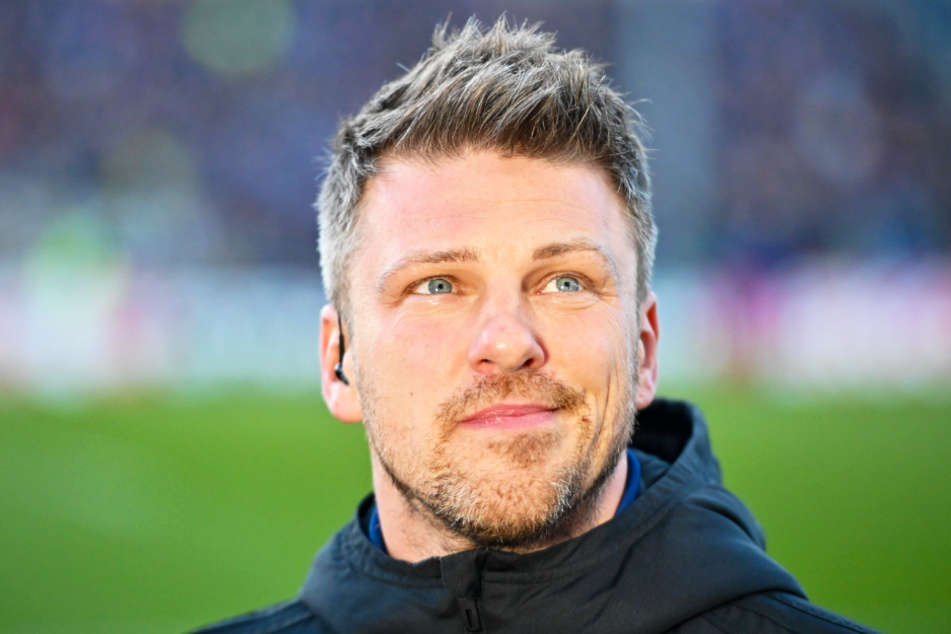 FCS-Coach Lukas Kwasniok hat momentan gut lachen. Er grüßt mit seinem Team von der Tabellenspitze.