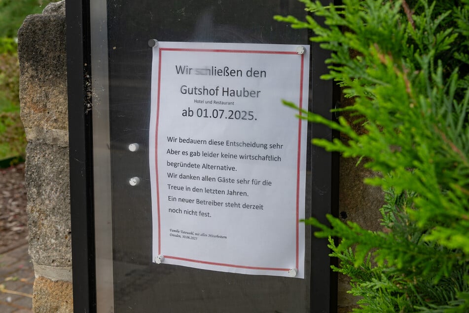 Am Eingang zum Gelände findet sich ein Hinweis-Zettel.