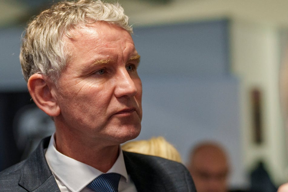 Thüringens AfD-Parteiboss Björn Höcke (53) wurde mehrmals wegen Aussagen strafrechtlich verurteilt, darf aber – Stand jetzt – dennoch als Gastredner im Allgäu auftreten.