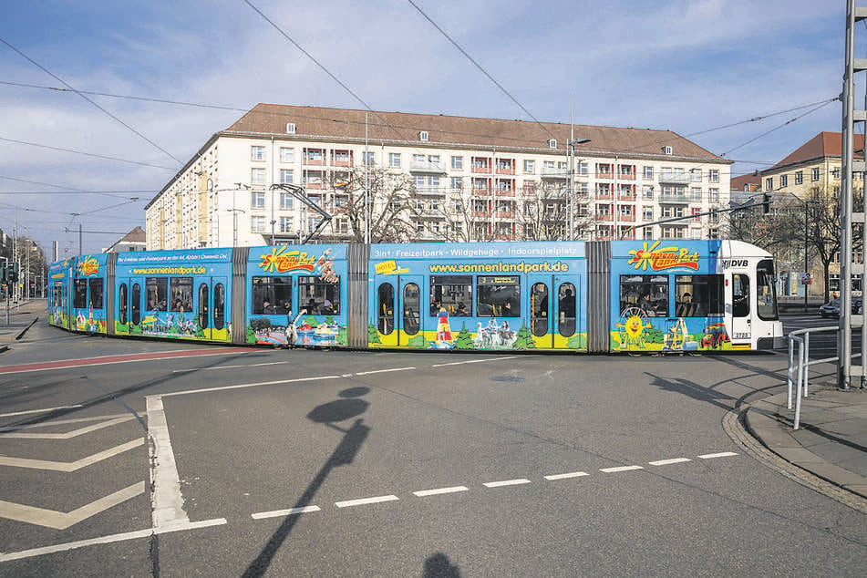 Sieht optisch nicht immer überragend aus, bringt aber Geld: Auf dieser Bahn der alten Flotte macht der Sonnenlandpark Lichtenau (liegt nahe Chemnitz) Werbung.