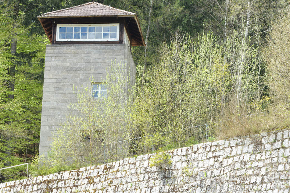 Ein Mann aus Bayern soll möglicherweise an Verbrechen im Konzentrationslager Flossenbürg in der Oberpfalz beteiligt gewesen sein.