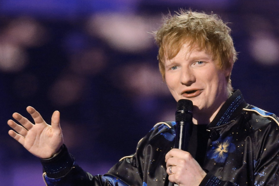 Ed Sheerans (32) teilte das Video der gemeinsamen Performance in Berlin in den sozialen Medien.