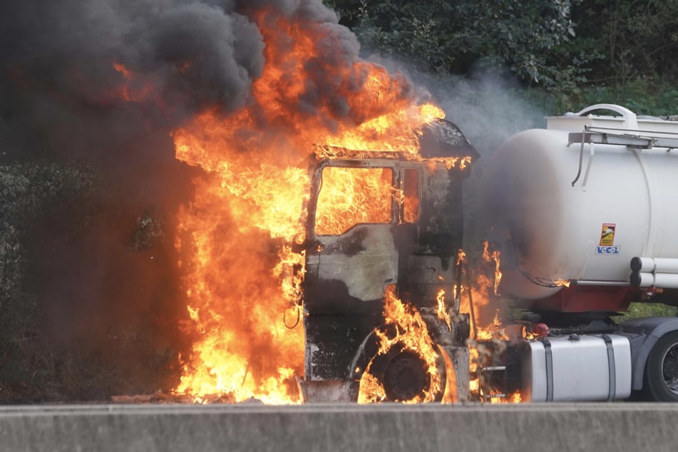 Unfall A7: Mehrere Kilometer Stau nach Lkw-Brand auf der A7