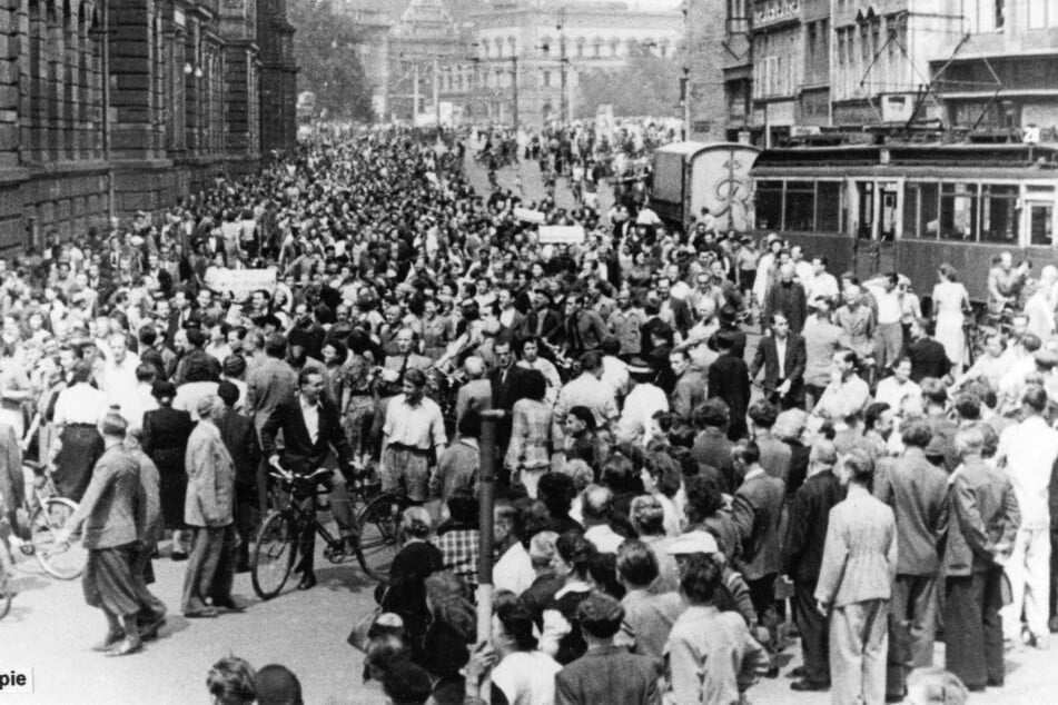 Die Nachricht des getöteten Demonstranten verbreitete sich in Leipzig wie ein Lauffeuer. (Archivbild)