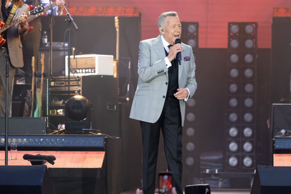 Roland Kaiser (73) singt am Samstagabend wieder bei den Filmnächten am Elbufer.