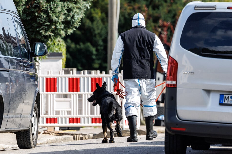 Nach der Bombendrohung gegen das Oktoberfest waren zahlreiche Hunde auf der Suche nach Sprengstoff im Einsatz.