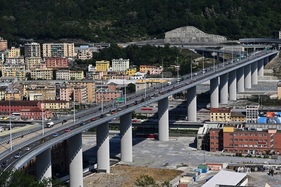 Italien meisterte die nationale Tragödie: Nach nur zwei Jahren wurde mit der 45 Meter hohen und knapp einen Kilometer langen "Genova San Giorgio" das Nachfolgebauwerk der zusammengebrochenen Morandi-Brücke eröffnet.