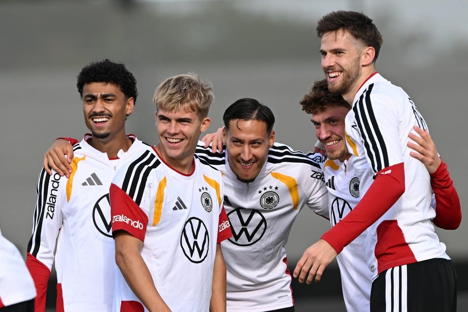 Haben auch mit neuen Regeln reichlich Spaß: Nathaniel Brown (23, v.l.n.r.), Hennes Behrens (21), Younes Ebnoutalib (23), Philipp Treu (25) und Anton Stach (27).