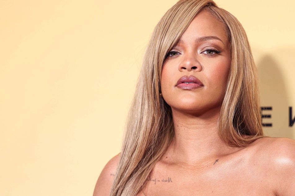 Rihanna revives new music rumors after studio sighting!