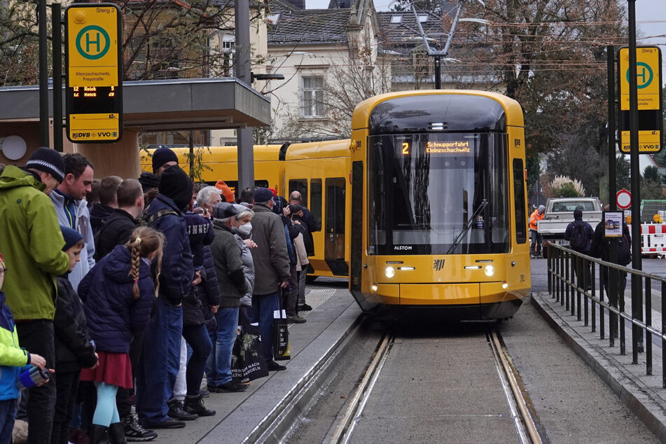 Bis Ende des Jahres sollen 30 neue Stadtbahnen durch Dresden fahren.