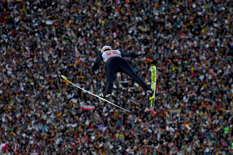 Karl Geiger, Skispringer aus Deutschland, springt beim Neujahrsspringen 2020.