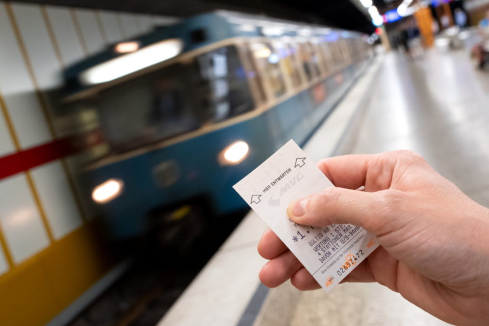Wer den öffentlichen Nahverkehr in München nutzen will, muss künftig tiefer in die Tasche greifen. (Symbolbild)