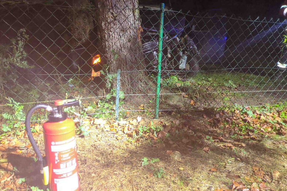 Kameraden der Feuerwehr waren vor Ort, um die Unfallstelle abzusichern.