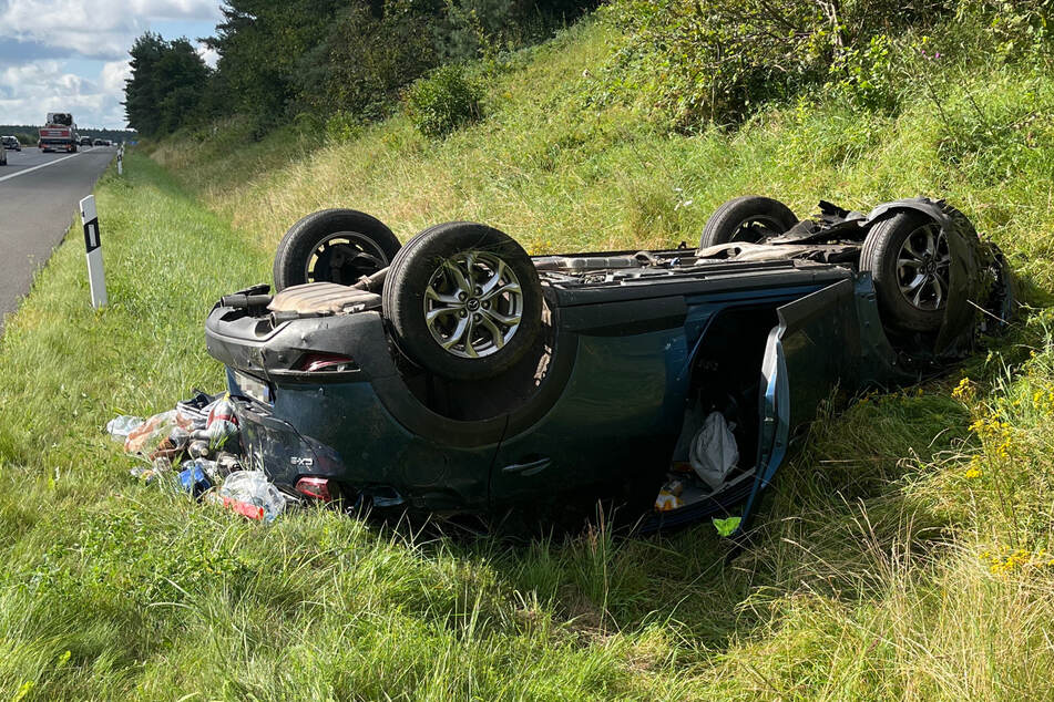 Frau überschlägt sich mit Auto auf der A19: Wagen bleibt auf dem Dach liegen