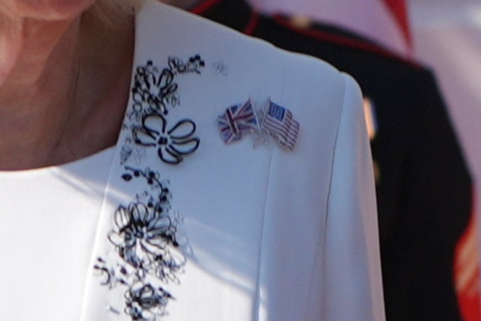 Camilla setzte mit der Wahl ihrer Brosche ein bewusstes Zeichen.