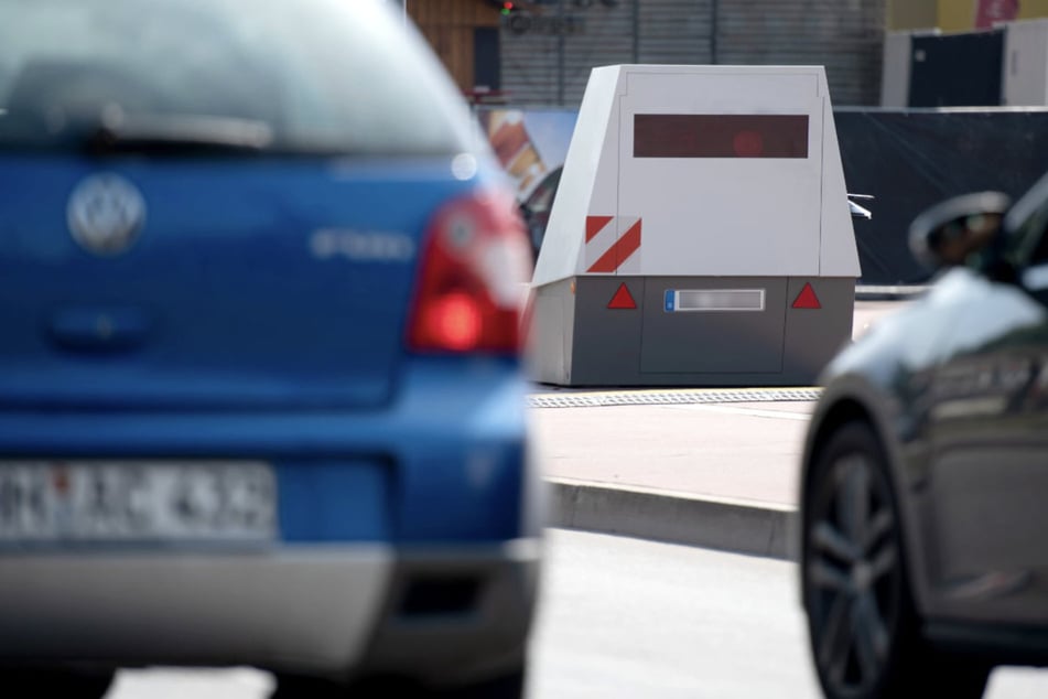 Fuß vom Gas! In Magdeburg wird wieder geblitzt. (Symbolbild)