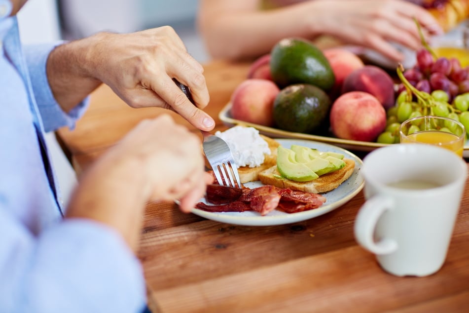 Ein gutes Frühstück ist wichtig für den Start in den Tag. Speck sollte aber nur in Maßen genossen werden.