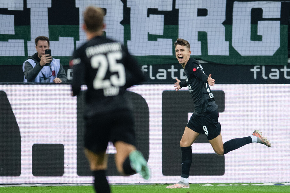 In Gala-Form: Jesper Lindström hatte mit seinem Doppelpack großen Anteil am 3:0-Auswärtssieg von Eintracht Frankfurt gegen Borussia Mönchengladbach.