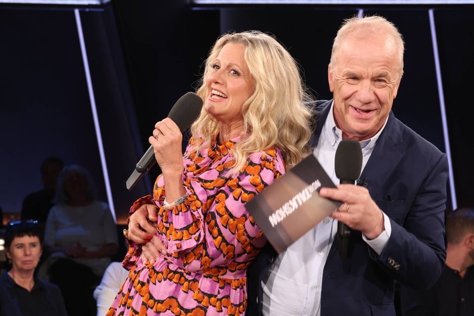 Moderiert wird die "NDR Talk Show" am Freitagabend von Barbara Schöneberger (51) und Hubertus Meyer-Burckhardt (69).