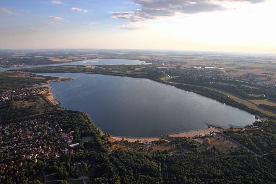 Der Cospudener See überzeugt nicht nur mit seiner guten Infrastruktur, sondern auch durch die Nähe zum Freizeitpark Belantis.