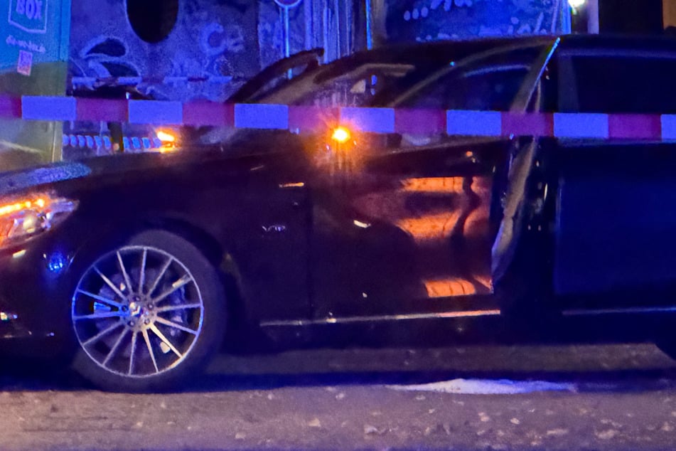 Mann angeschossen im Auto entdeckt: Wer hat etwas beobachtet?