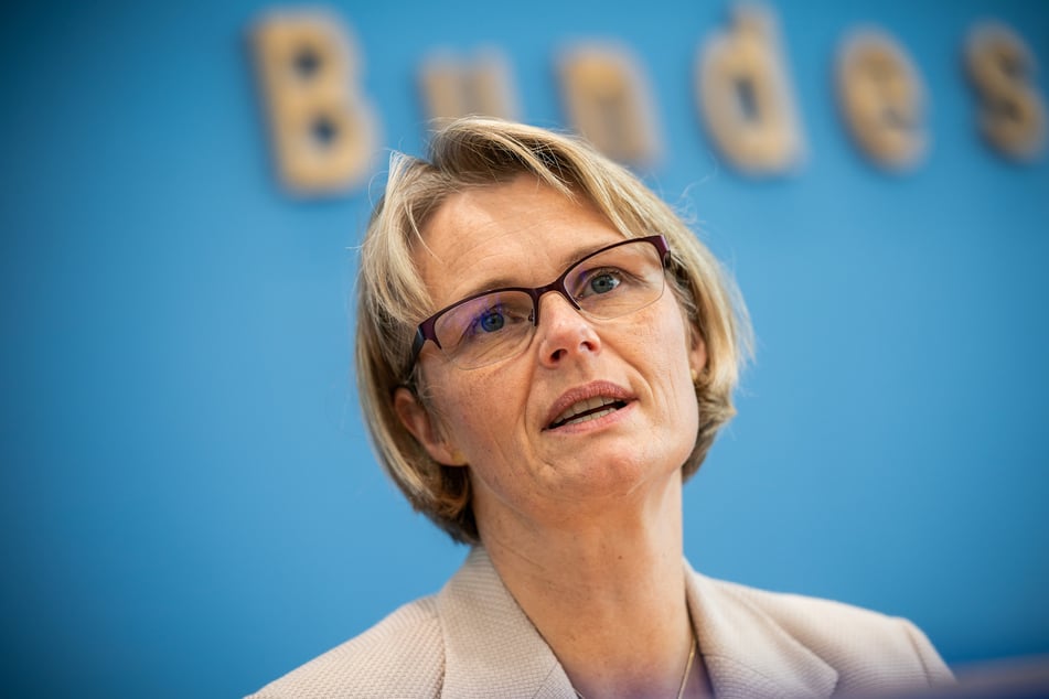 Anja Karliczek (CDU), Bundesministerin für Bildung und Forschung, spricht bei der Vorstellung des OECD-Bildungsberichts.
