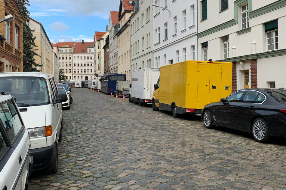 Wegen Dreharbeiten zu "SOKO Leipzig" hat seit Donnerstag ein Filmteam sein Lager auf der Jordanstraße in Lindenau aufgeschlagen.