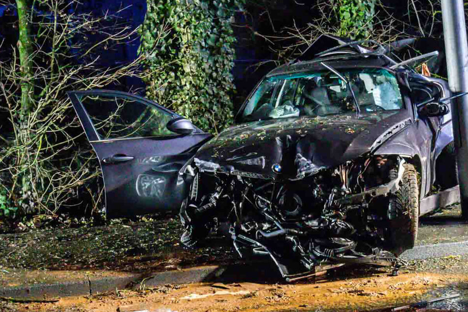 35-jähriger BMW-Fahrer bei Horror-Crash schwer verletzt