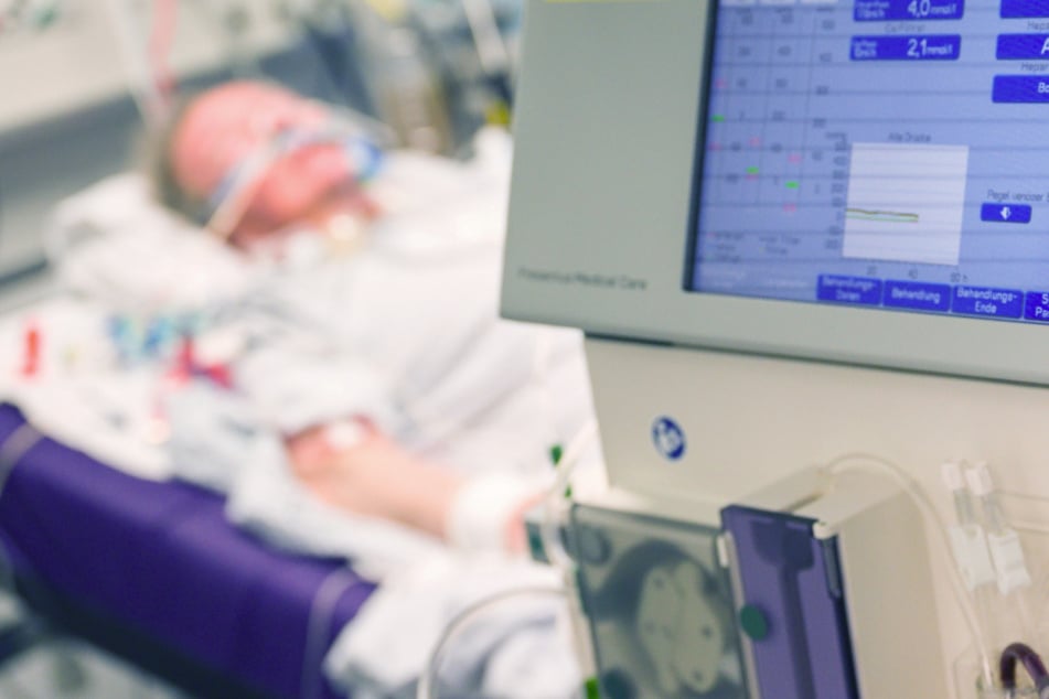 Bayern verstärkt Corona-Tests in Krankenhäusern und Reha-Kliniken. (Symbolbild)