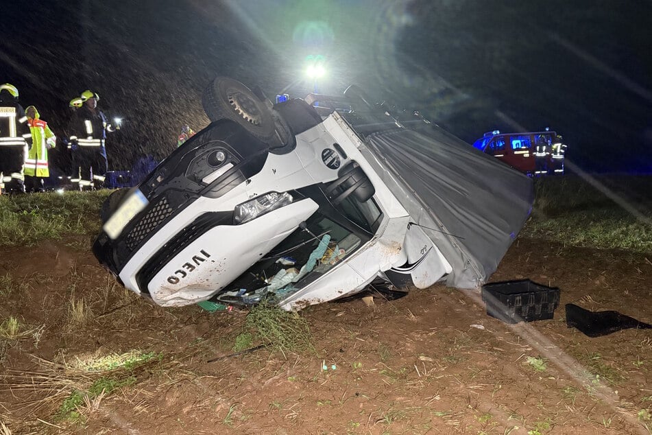 Der Fahrer überstand den Unfall unverletzt.