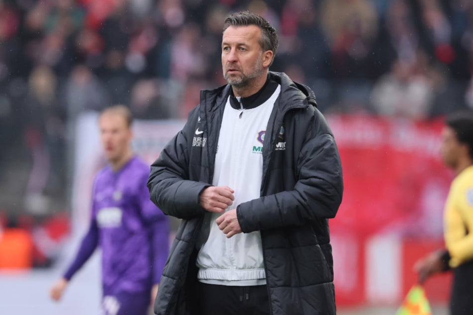 Der Knoten ist wieder nicht geplatzt. Aue-Coach Christoph Dabrowski konnte auch gegen Essen nicht den ersten Sieg mit seiner Mannschaft einfahren.