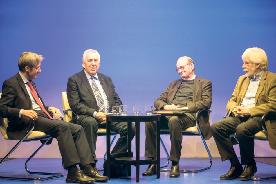 Frank Richter im Gespräch mit Egon Krenz. Den ehemaligen SED-Generalsekretär und Staatsratsvorsitzenden der DDR traf der Meißener vor zwei Jahren auf dem Theaterkahn bei einer Sonntagsmatinee.