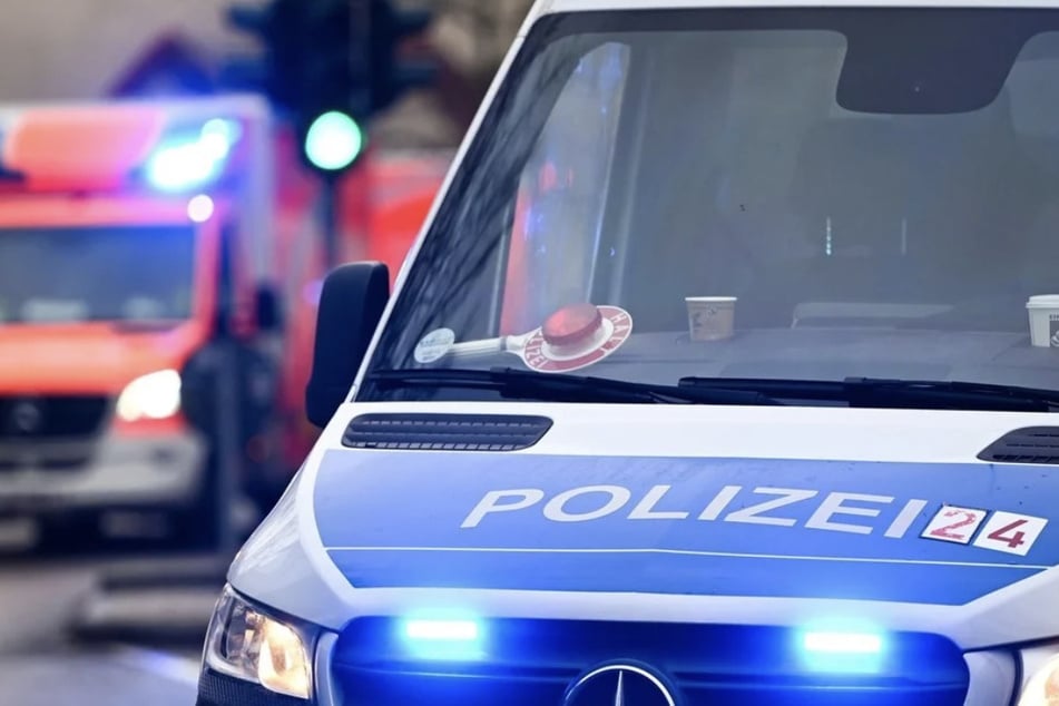 Verwirrter Mann verletzt sich selbst und bewaffnet sich mit gefährlichen Gegenständen