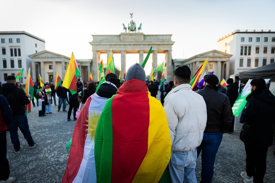 Demonstranten versammelten sich am Dienstag vor dem Brandenburger Tor.