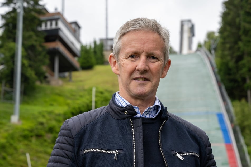 Jens Weißflog (60) erreichte als einziger Skispringer Olympiagold in zwei Sprungtechniken.