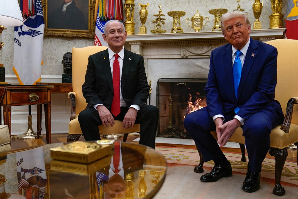 President Donald Trump (r.) meets with Israeli Prime Minister Benjamin Netanyahu at the White House on February 4, 2025.