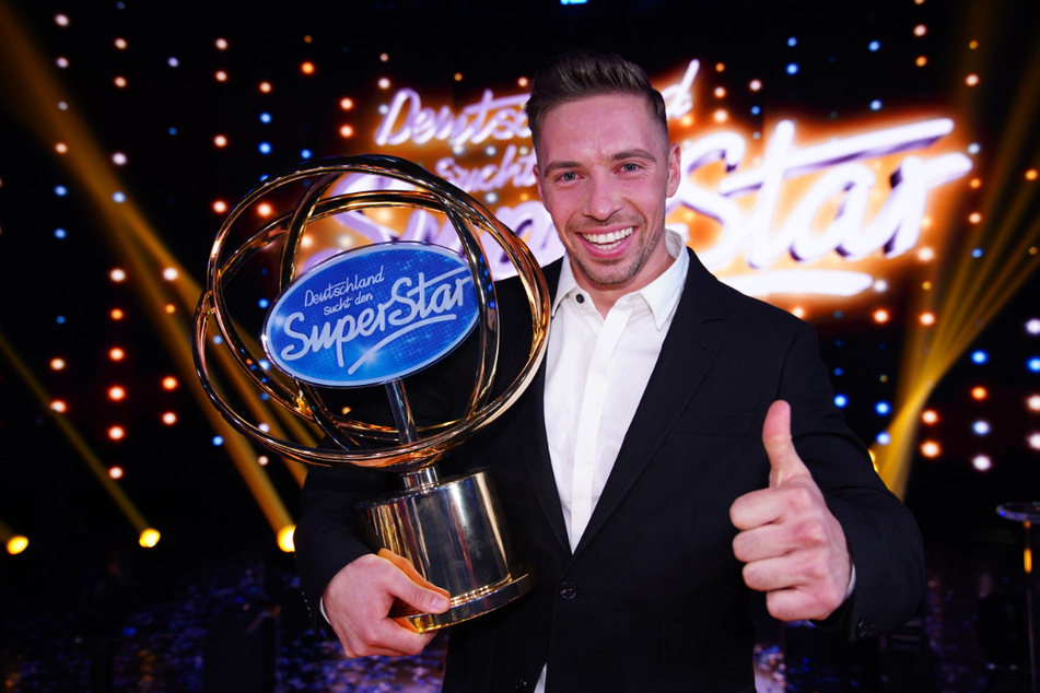 Der stolze Sieger: Ramon Roselly nach seinem Sieg in der 17. Staffel von "Deutschland sucht den Superstar". Knapp ein Jahr später scheint der Barde bereits fest in der deutschen Schlagerwelt angekommen zu sein. (Archivbild)