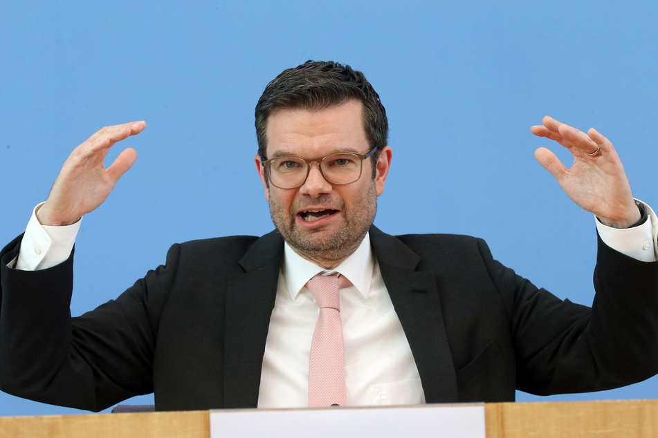 Bundesjustizminister Marco Buschmann (45, FDP) sieht keine Not, wegen Corona in Deutschland wieder eine epidemische Lage auszurufen.