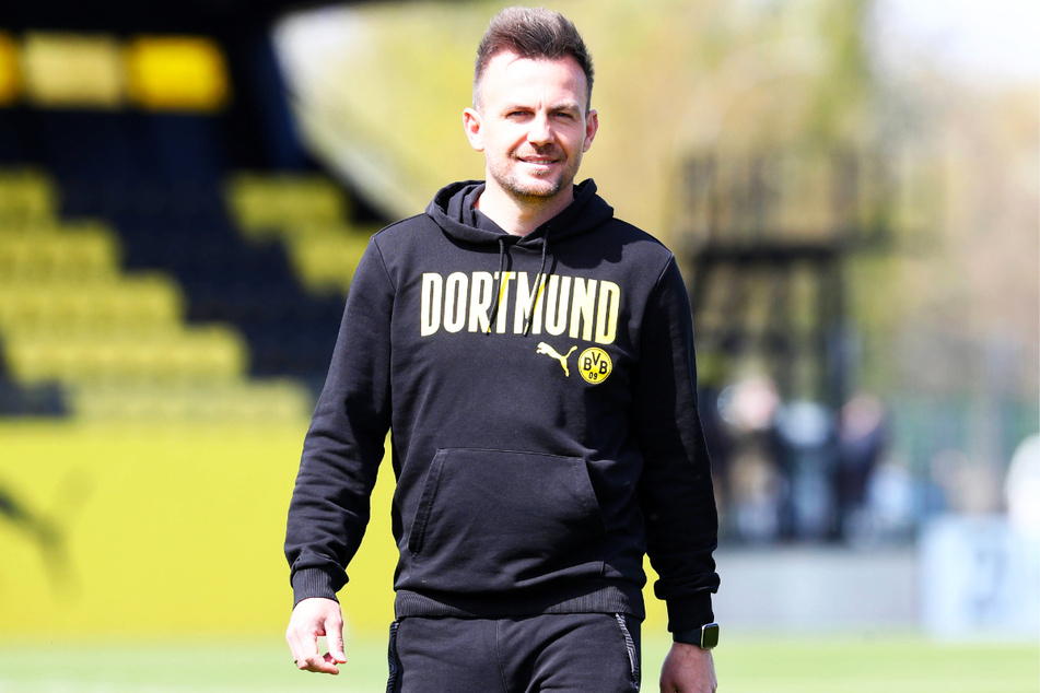 Enrico Maaßen (37) wird Borussia Dortmund II auch in der kommenden Saison trainieren. Dann möglicherweise in der 3. Liga.